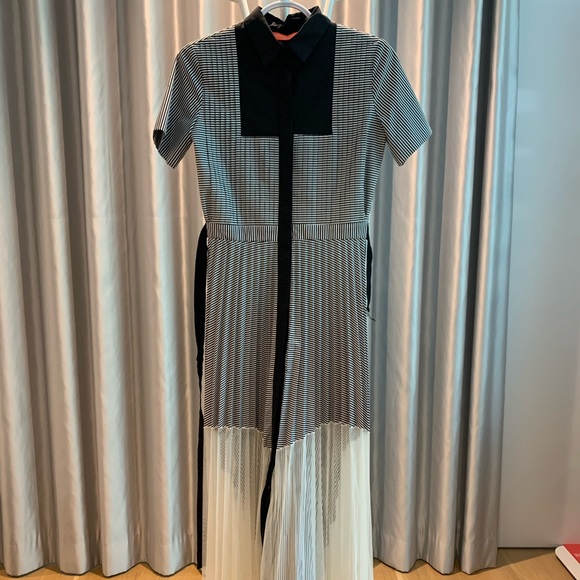 Gorgeous midi dress with pleating details. - Picture 1 of 8